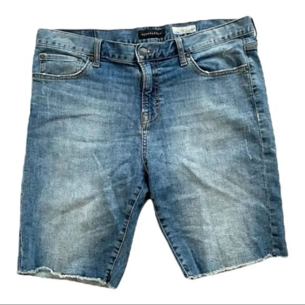 Aeropostale Cut off denim shorts‎ size 34 Med wash